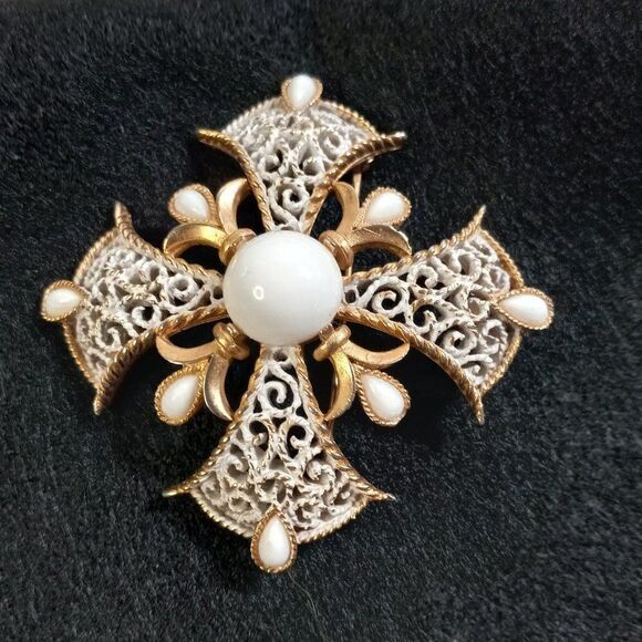 Crown Trifari Maltese Cross Brooch - Picture 2 of 6
